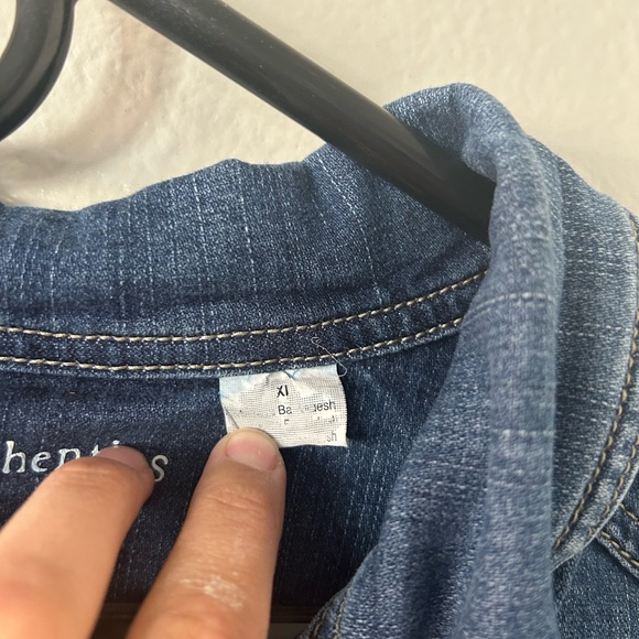 XL Wrangler Women's Classic Blue Jean Jacket - Picture 3 of 11